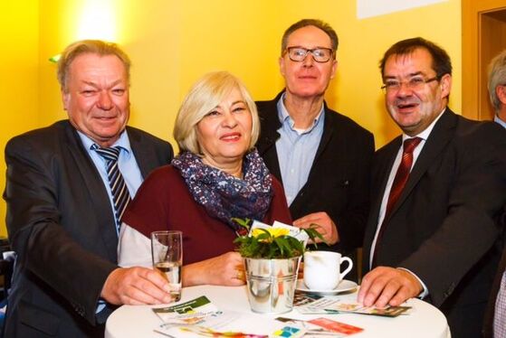 Gruppenbild mit Dame